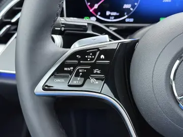 MERCEDES-BENZ E 300 e 4MATIC Exclusive Line   Panorama