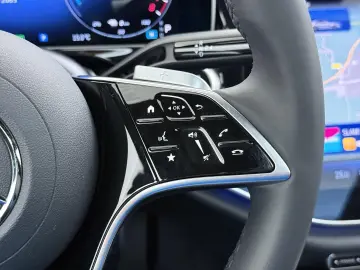 MERCEDES-BENZ E 300 e 4MATIC Exclusive Line   Panorama