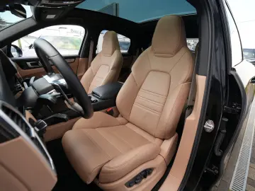 PORSCHE Cayenne E-Hybrid Coupé PLATINUM-BEIGE