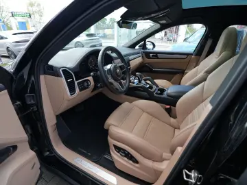 PORSCHE Cayenne E-Hybrid Coupé PLATINUM-BEIGE