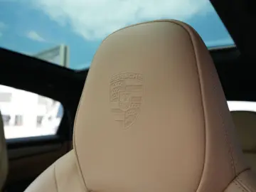 PORSCHE Cayenne E-Hybrid Coupé PLATINUM-BEIGE