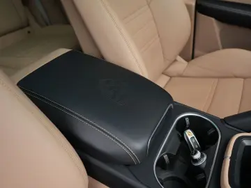 PORSCHE Cayenne E-Hybrid Coupé PLATINUM-BEIGE