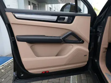 PORSCHE Cayenne E-Hybrid Coupé PLATINUM-BEIGE