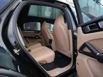 PORSCHE Cayenne E-Hybrid Coupé PLATINUM-BEIGE