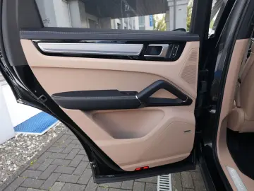 PORSCHE Cayenne E-Hybrid Coupé PLATINUM-BEIGE