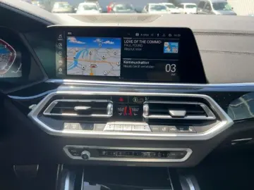 BMW X6 xDrive 30d M-Sport AHK Pano HUD HiFi LC Prof