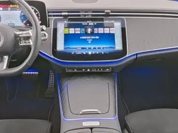 MERCEDES-BENZ E 200 Limousine AMG Night LED Distronic Kamera