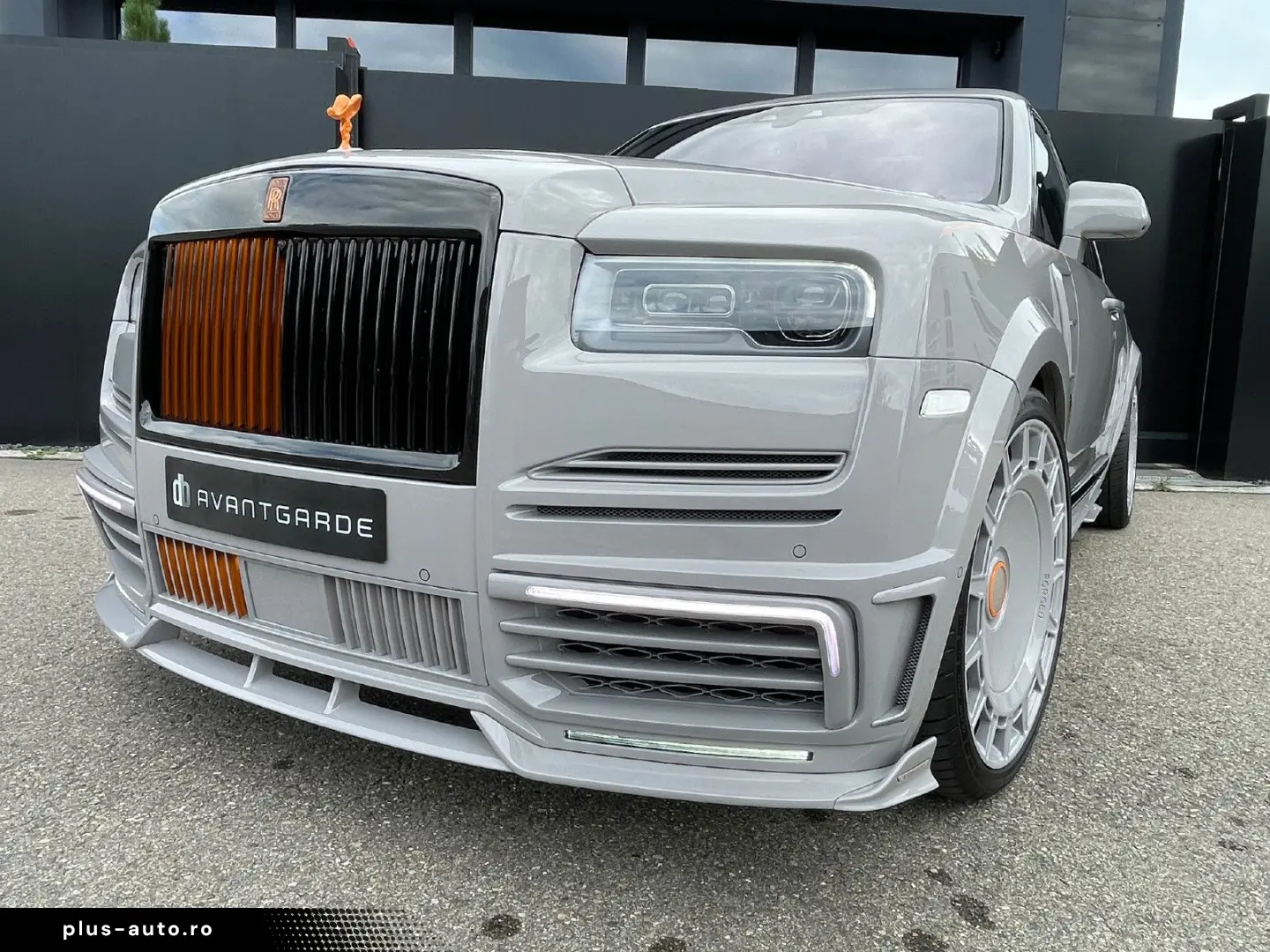 ROLLS ROYCE Cullinan Black Badge MANSORY 4-Seat Starlight