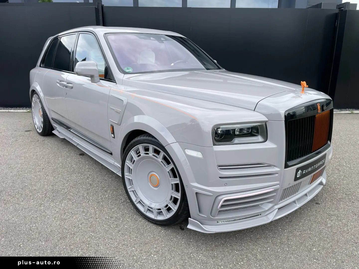 ROLLS ROYCE Cullinan Black Badge MANSORY 4-Seat Starlight