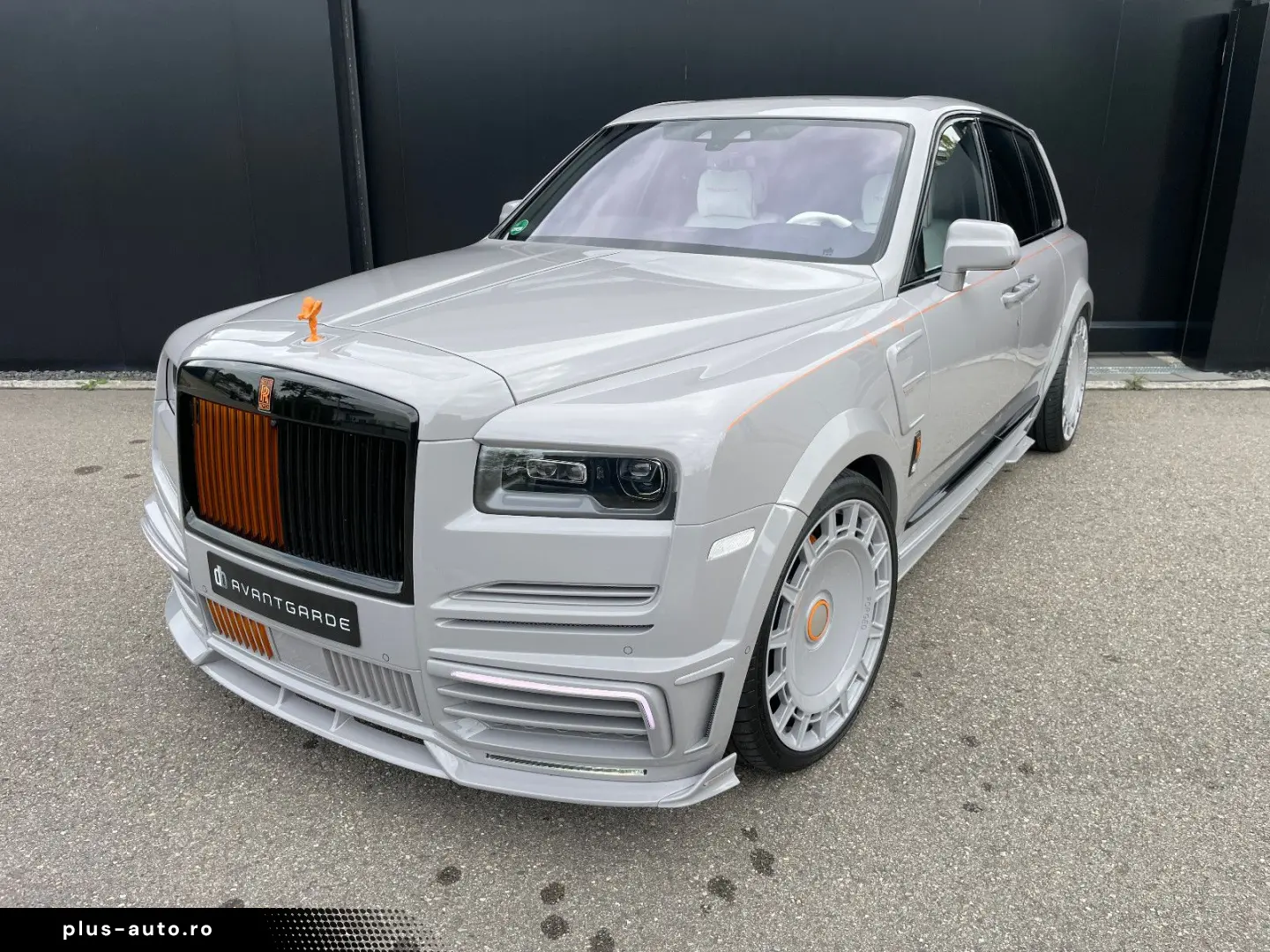 ROLLS ROYCE Cullinan Black Badge MANSORY 4-Seat Starlight