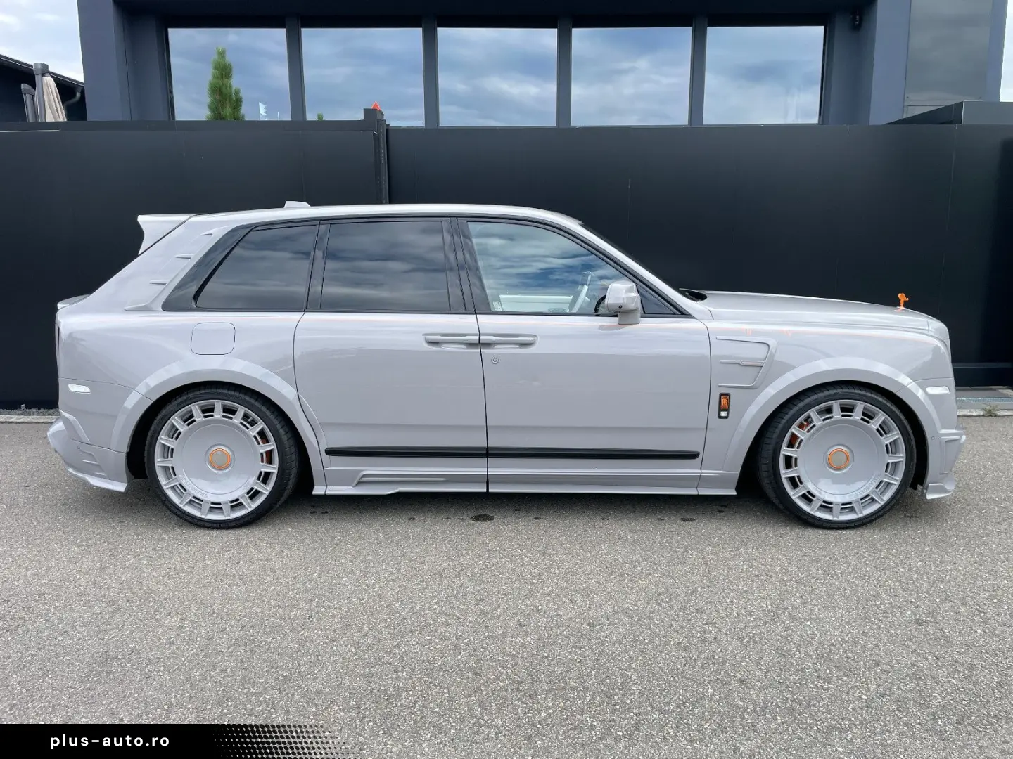 ROLLS ROYCE Cullinan Black Badge MANSORY 4-Seat Starlight