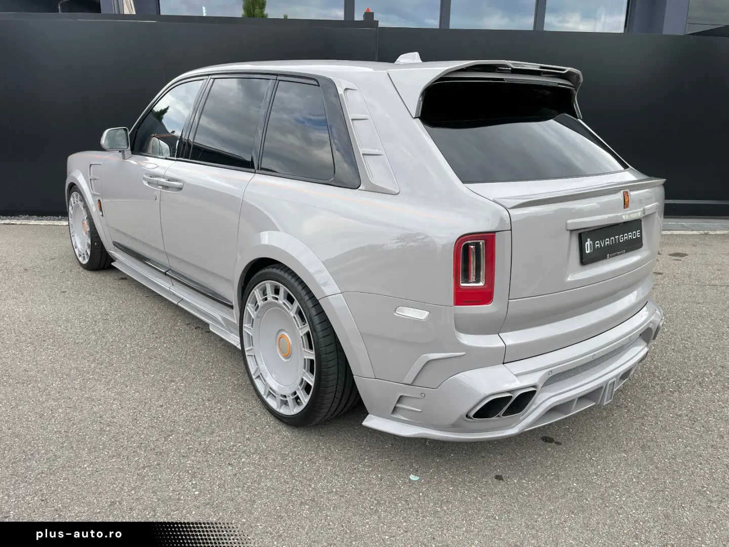 ROLLS ROYCE Cullinan Black Badge MANSORY 4-Seat Starlight