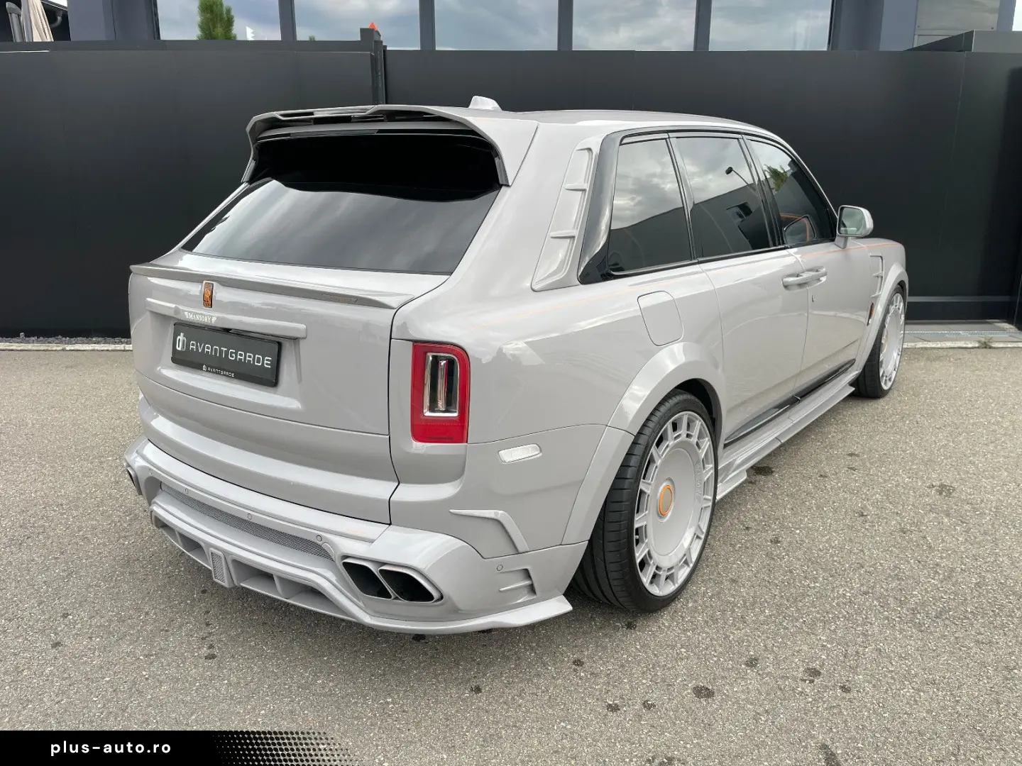 ROLLS ROYCE Cullinan Black Badge MANSORY 4-Seat Starlight