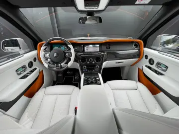 ROLLS ROYCE Cullinan Black Badge MANSORY 4-Seat Starlight