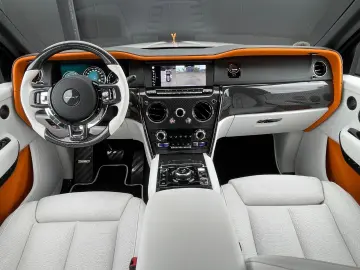 ROLLS ROYCE Cullinan Black Badge MANSORY 4-Seat Starlight