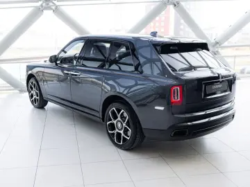ROLLS ROYCE Cullinan 6.75 V12   Black Badge   Shooting Star