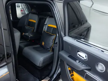 ROLLS ROYCE Cullinan 6.75 V12   Black Badge   Shooting Star