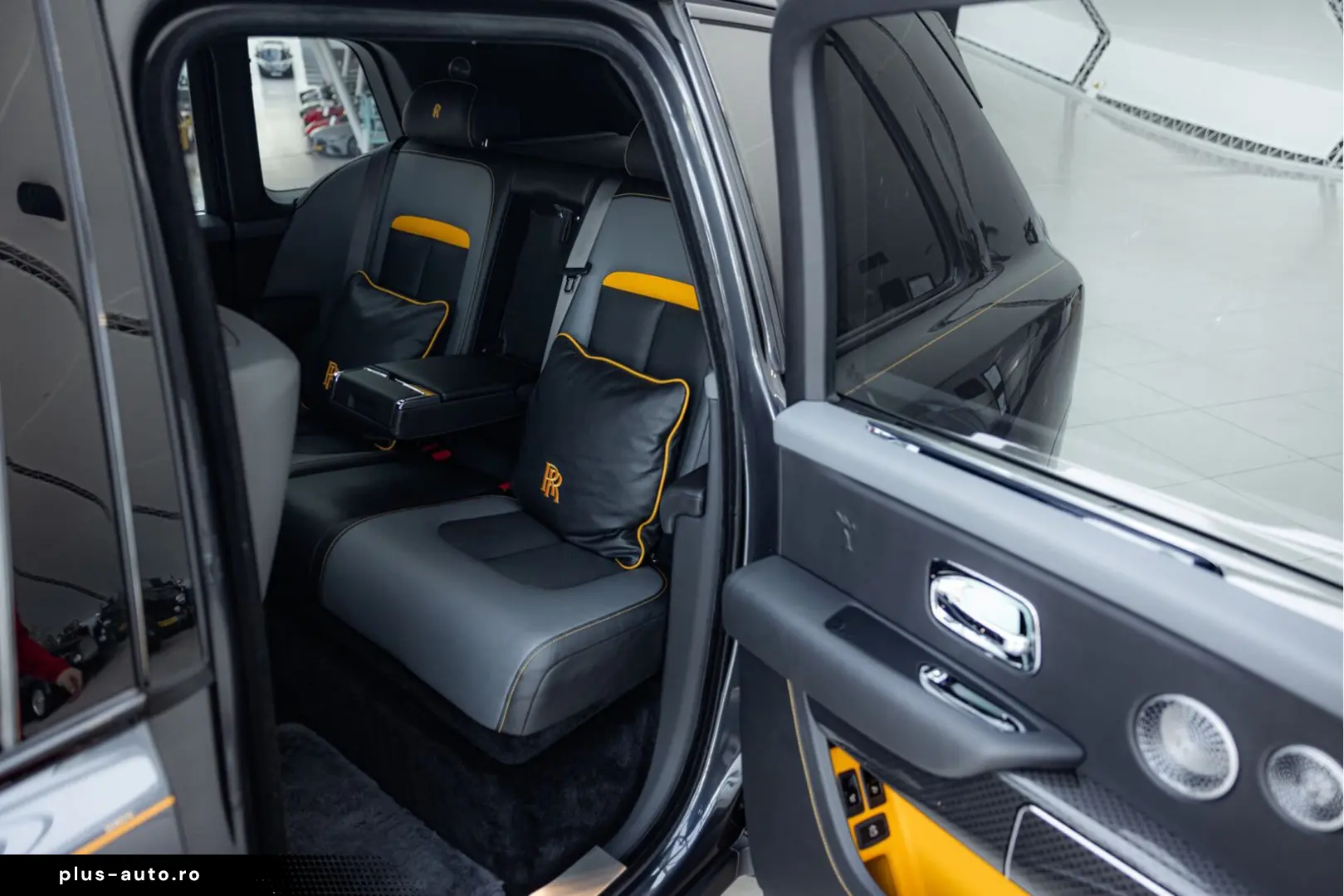 ROLLS ROYCE Cullinan 6.75 V12   Black Badge   Shooting Star