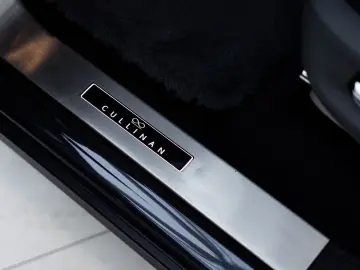 ROLLS ROYCE Cullinan 6.75 V12   Black Badge   Shooting Star