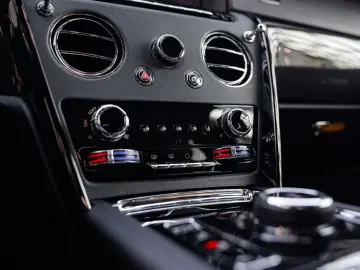 ROLLS ROYCE Cullinan 6.75 V12   Black Badge   Shooting Star