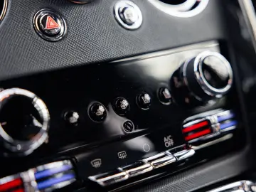 ROLLS ROYCE Cullinan 6.75 V12   Black Badge   Shooting Star