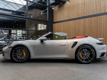 PORSCHE 992 992 Turbo S Cabrio Lift 360 kamera Stoelvent