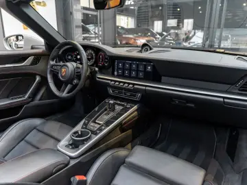 PORSCHE 992 992 Turbo S Cabrio Lift 360 kamera Stoelvent