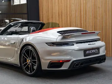 PORSCHE 992 992 Turbo S Cabrio Lift 360 kamera Stoelvent