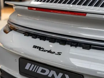 PORSCHE 992 992 Turbo S Cabrio Lift 360 kamera Stoelvent
