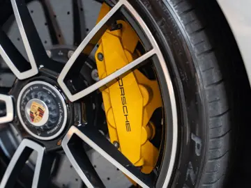 PORSCHE 992 992 Turbo S Cabrio Lift 360 kamera Stoelvent