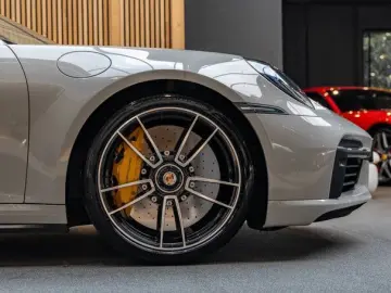PORSCHE 992 992 Turbo S Cabrio Lift 360 kamera Stoelvent