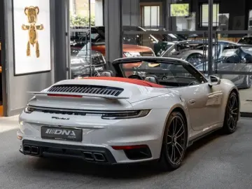 PORSCHE 992 992 Turbo S Cabrio Lift 360 kamera Stoelvent