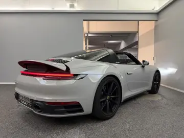 PORSCHE 992 Targa 4 1.HD U-FREI S-HEFT CHRONO MEGA-AUSST