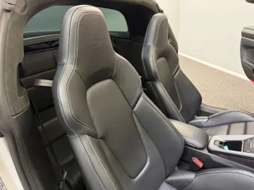 PORSCHE 992 Targa 4 1.HD U-FREI S-HEFT CHRONO MEGA-AUSST