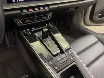 PORSCHE 992 Targa 4 1.HD U-FREI S-HEFT CHRONO MEGA-AUSST