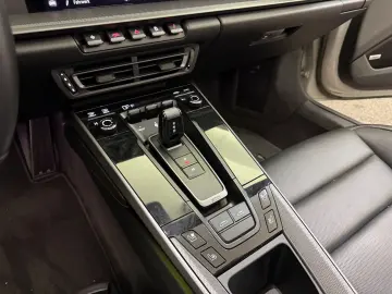 PORSCHE 992 Targa 4 1.HD U-FREI S-HEFT CHRONO MEGA-AUSST