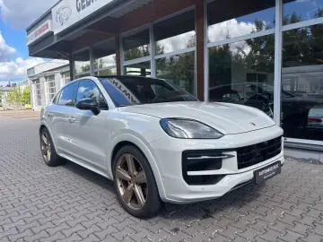 PORSCHE Cayenne Coupe Burmester Sport-Design Luft Stand