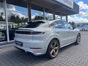 PORSCHE Cayenne Coupe Burmester Sport-Design Luft Stand