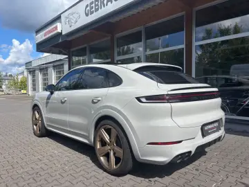 PORSCHE Cayenne Coupe Burmester Sport-Design Luft Stand