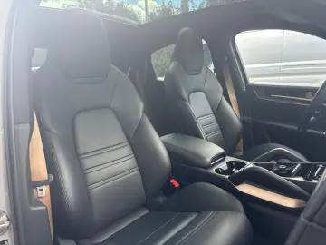 PORSCHE Cayenne Coupe Burmester Sport-Design Luft Stand