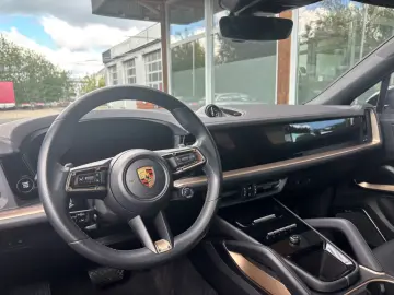 PORSCHE Cayenne Coupe Burmester Sport-Design Luft Stand