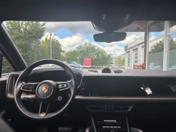 PORSCHE Cayenne Coupe Burmester Sport-Design Luft Stand