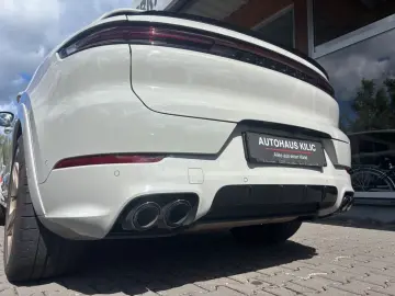 PORSCHE Cayenne Coupe Burmester Sport-Design Luft Stand