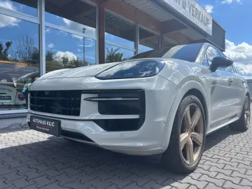 PORSCHE Cayenne Coupe Burmester Sport-Design Luft Stand