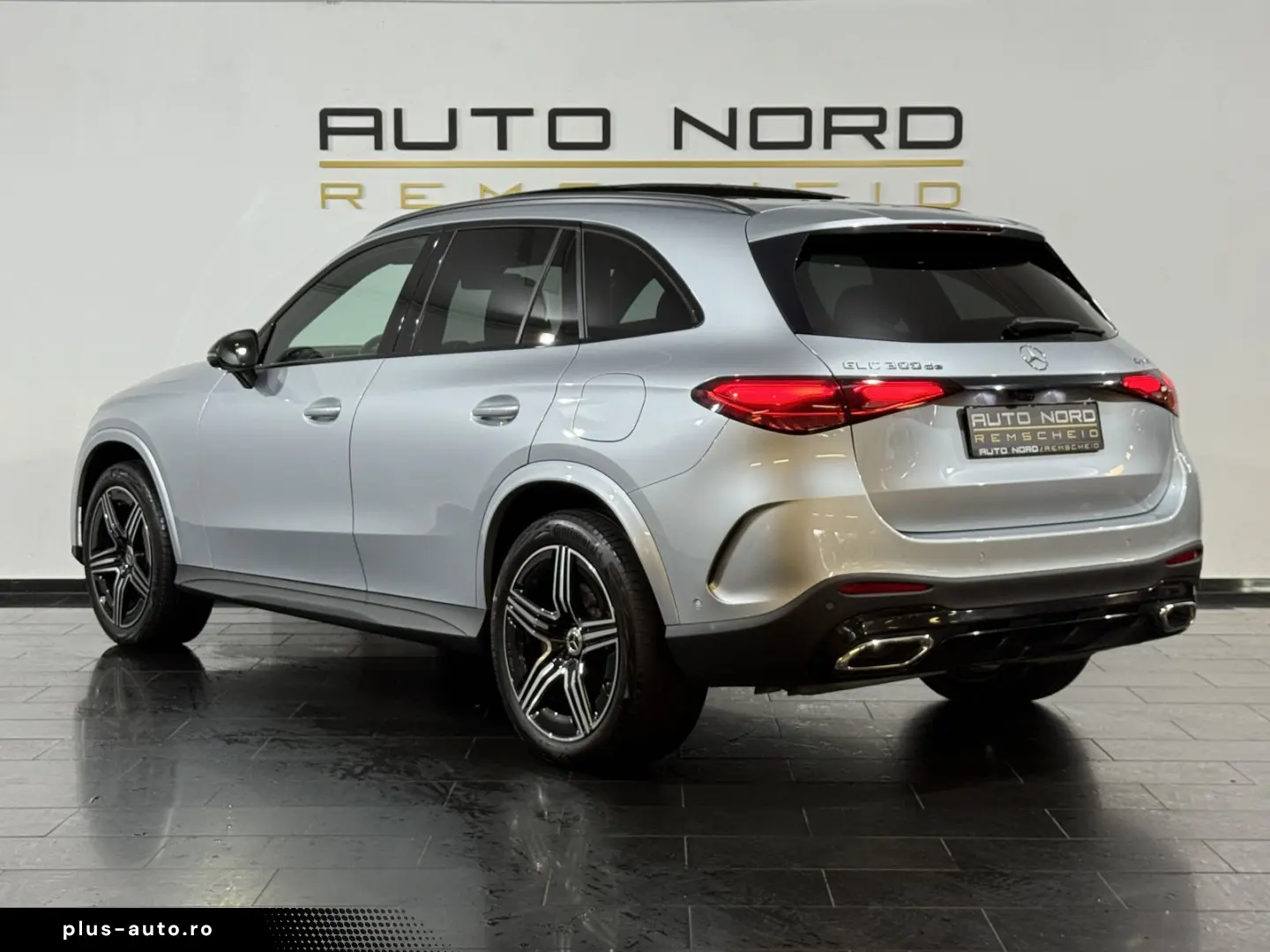MERCEDES-BENZ GLC 300 de 4M. AMG Pano 360  Digital AHK Night
