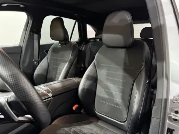 MERCEDES-BENZ GLC 300 de 4M. AMG Pano 360  Digital AHK Night