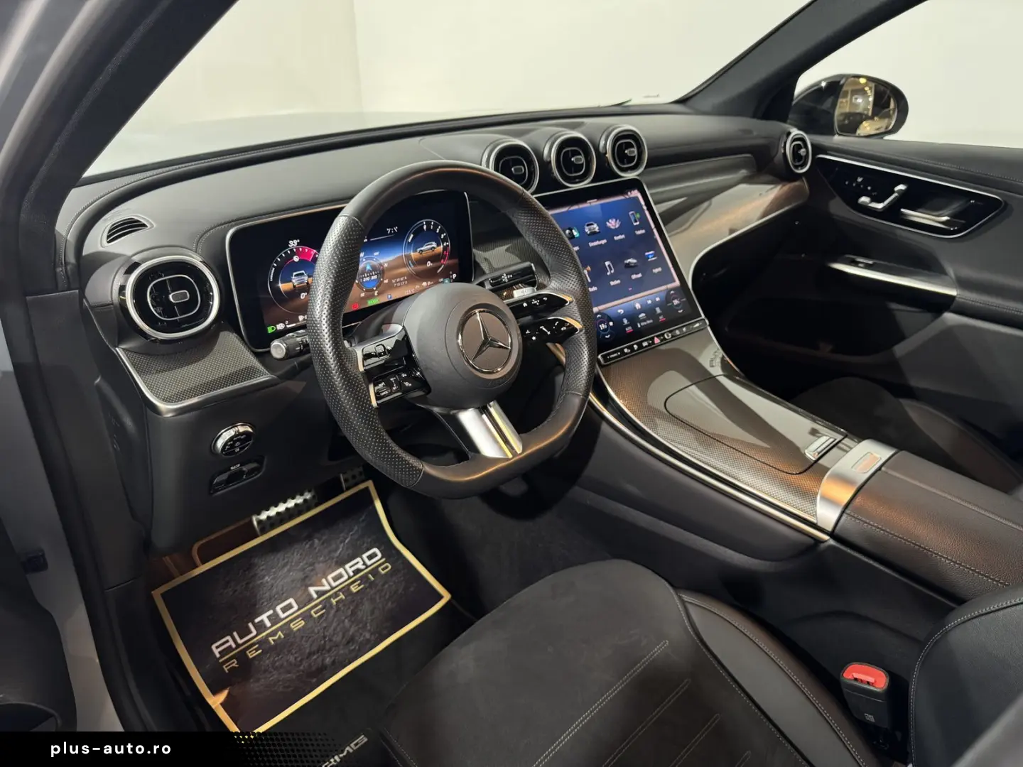 MERCEDES-BENZ GLC 300 de 4M. AMG Pano 360  Digital AHK Night