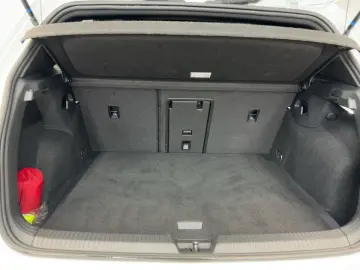 VW Golf VIII GTI 2.0 TSI DSG ACC LED Navi Kamera Pa