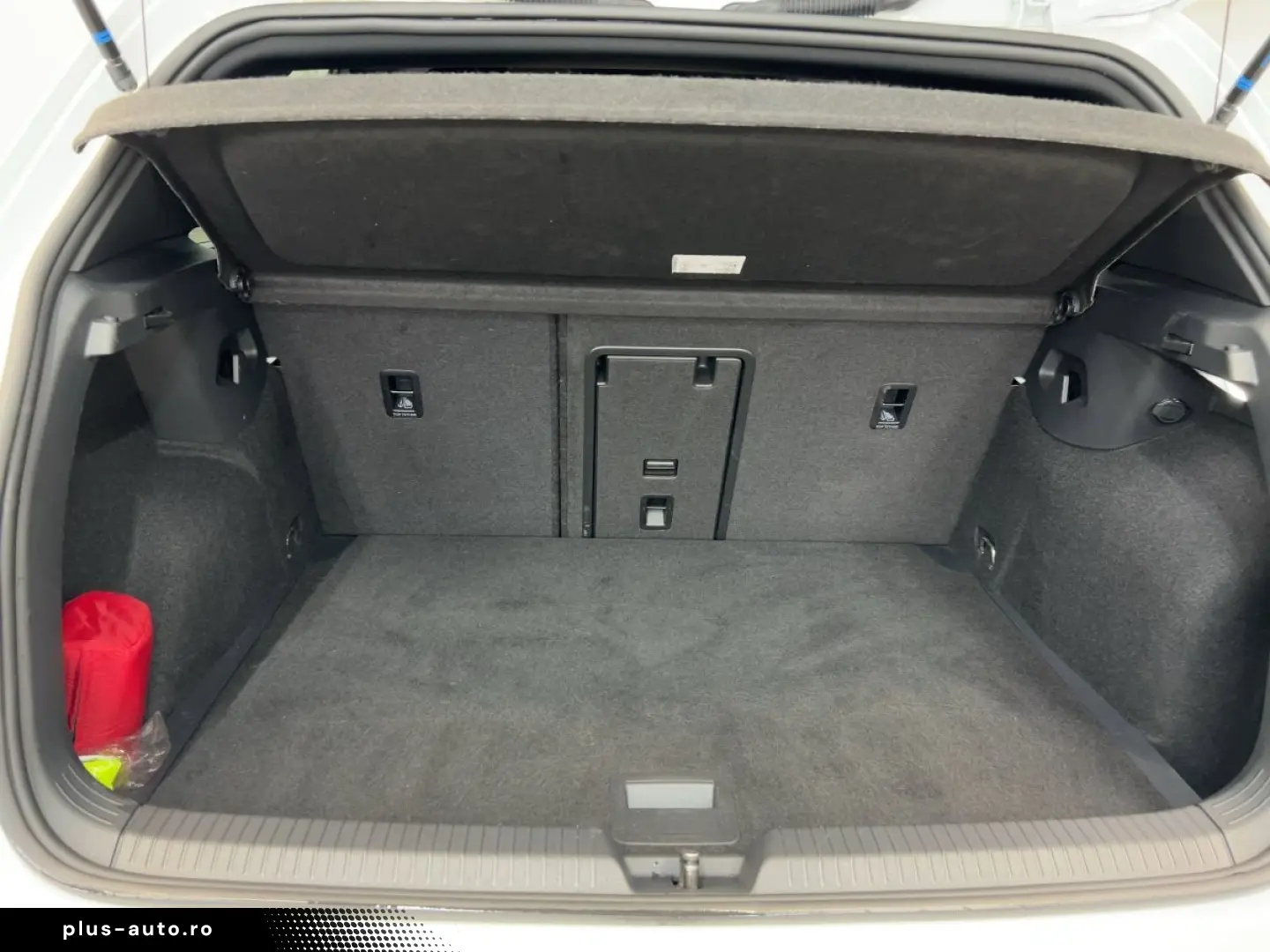VW Golf VIII GTI 2.0 TSI DSG ACC LED Navi Kamera Pa