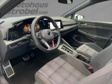 VW Golf VIII GTI 2.0 TSI DSG ACC LED Navi Kamera Pa